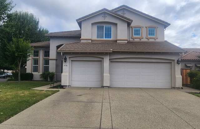 5 Bedroom Home Behind the Gate of Wisteria Place photos photos