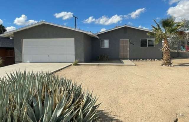 Charming 2BR/1BA Desert Home in the Heart of Chocolate Drop! Gallery 1