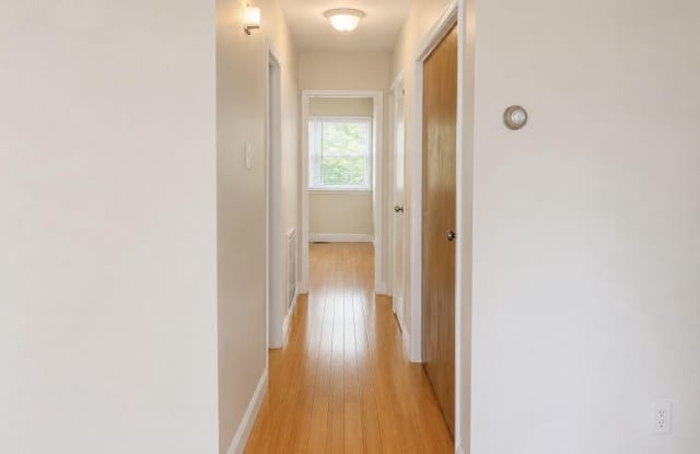 8828 COTTAGE Street Gallery 4