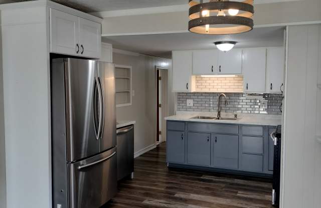 1412 11th Ave S - 1412 11th Avenue South, Great Falls, MT 59405