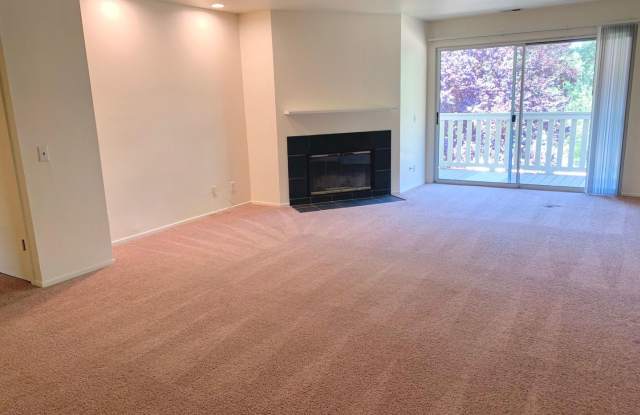 Beautiful Upstairs 2 Bedroom 2 Bath Unit Just Minutes from the Plaza! photos photos