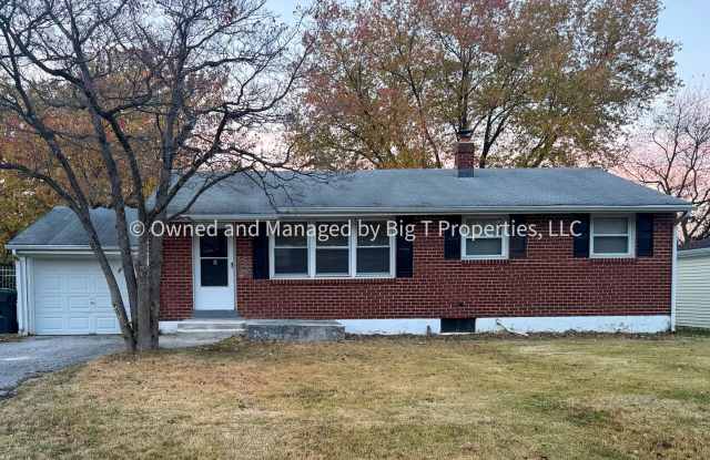 Cute ranch house with huge fenced yard photos photos Cute ranch house with huge fenced yard photos photos