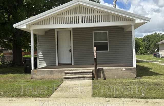 321 S Oak Ave photos photos