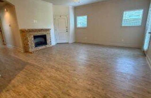 6105 73rd Street Gallery 4
