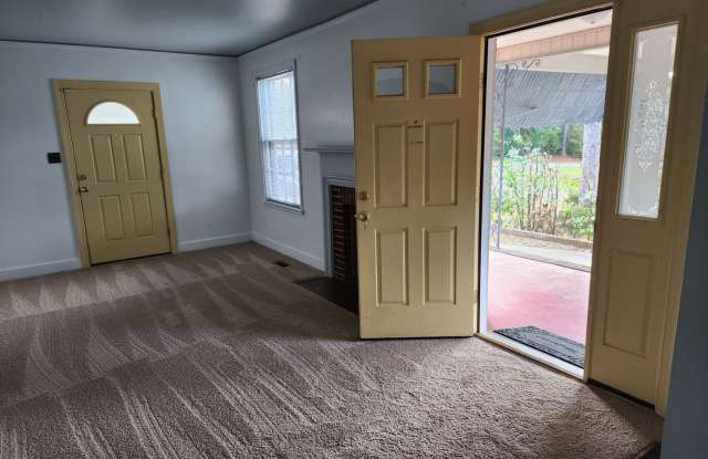 Renovated Home Just Off Washington Rd close to the Augusta National. photos photos