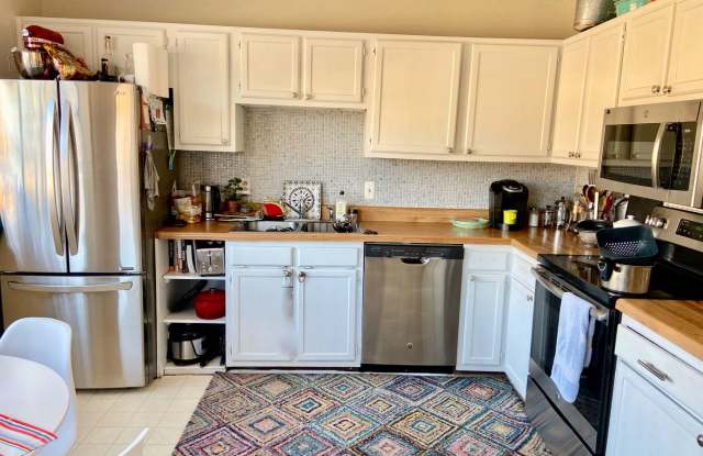 2BD/2.5BA Townhouse with Garage! Blocks from the Chesapeake Bay!! Gallery 4