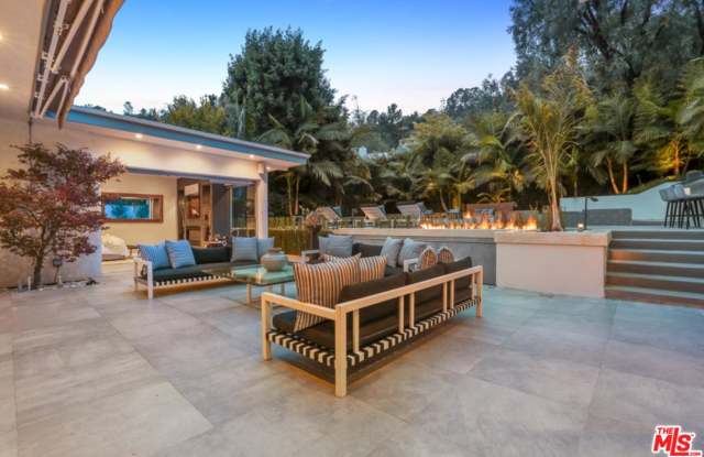 1259 ROSCOMARE Road Gallery 4