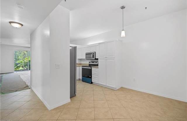 377 Robin Hood CIR Gallery 4