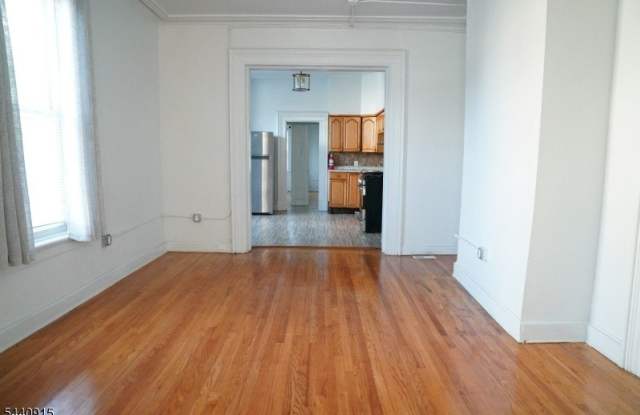 73 Hadley Ave Gallery 4