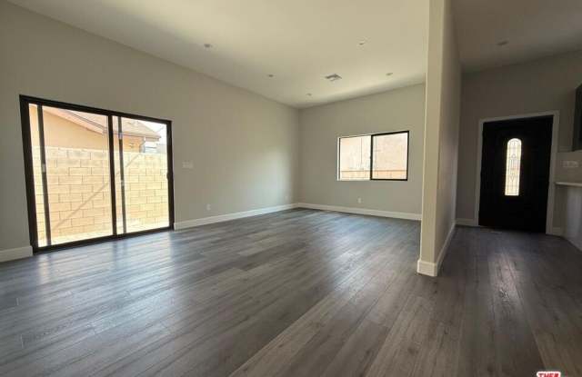 6222 Bakman Ave photos photos