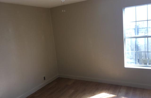 1706 Fortview Road - A Gallery 2
