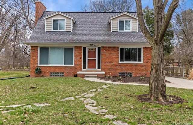 27252 BLOOMFIELD Drive Gallery 2