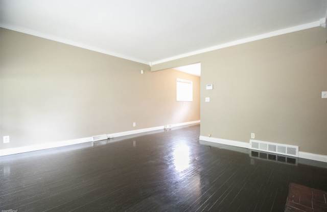 826 Mackow Dr Gallery 3