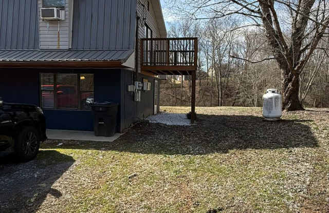 Knoxville 37938 - 2 bedroom, 1 bath - Contact Susan Niedergeses (865) 300-4722 photos photos