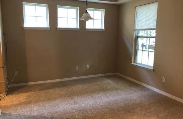 3-Bedroom, 2-Bathroom Home Windermere - 12749 Lake Sawyer Drive, Horizon West, FL 34786