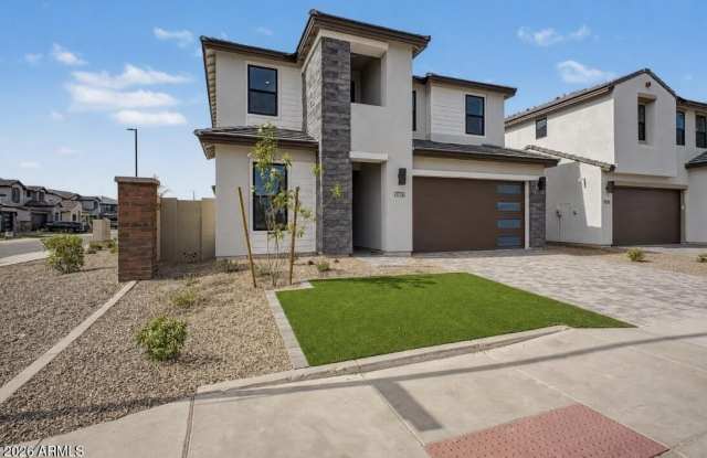 1131 E YELLOWSTONE Place Gallery 2