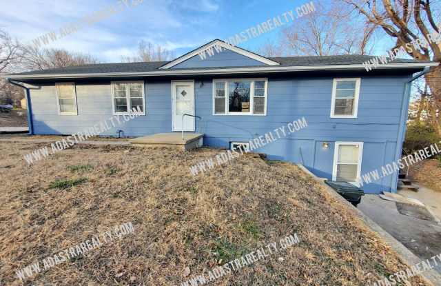 Updated 3 Bed 2 Bath House in North KC!!-Available NOW!! Gallery 3