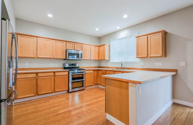 **Move-In Special**Beautiful 3 bed, 2.5 bath home with fully fenced yard & W/D! Gallery 3
