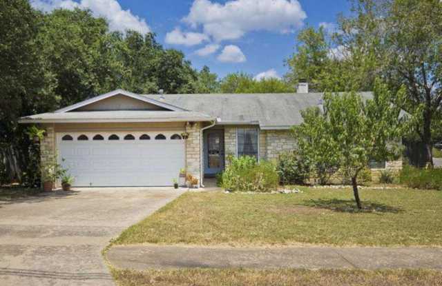 3 bedroom Home - Large fenced yard - Shaded Back Patio photos photos