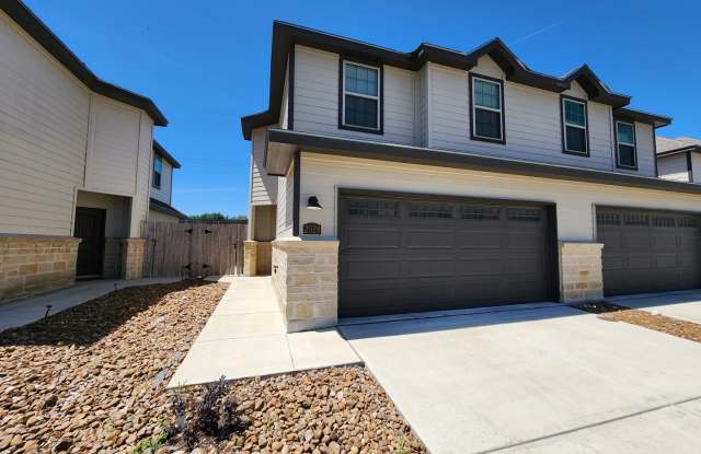 Great Location off County Line Rd /  3/2.5/2 Duplex / Fridge / Fenced in Yard with Covered Patio / NBISD photos photos