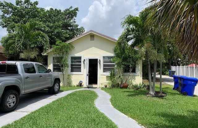 1738 N 16th Ct Gallery 2