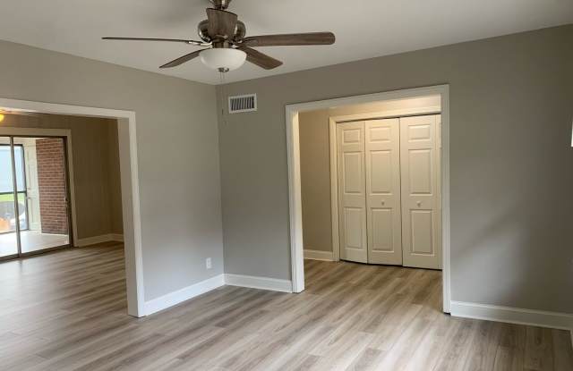 Now Leasing: First Month Free & No Deposit! Two Bedroom Duplex Apartment Near Southside/516 Gallery 4