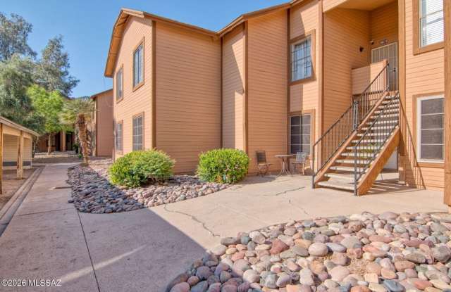 5616 S Wood Crest Dr Gallery 2
