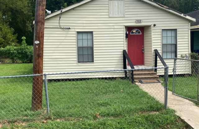 2 Bedroom Home  with Fenced In Backyard 199.00 first month's rent photos photos