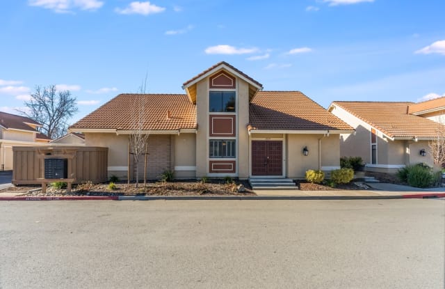 1029 Northoak Dr photos photos