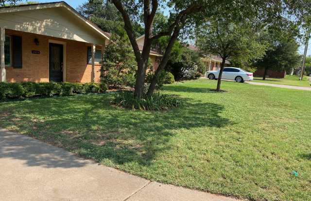 2914 Hemlock Dr photos photos