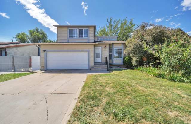 Spacious West Jordan Home w 2 car attached garage - 2239 West 8120 South, West Jordan, UT 84088
