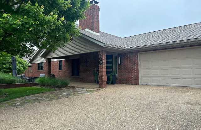 Available August 1st! Beautifully Remodeled Home In Pinnacle Country Club Neighborhood photos photos