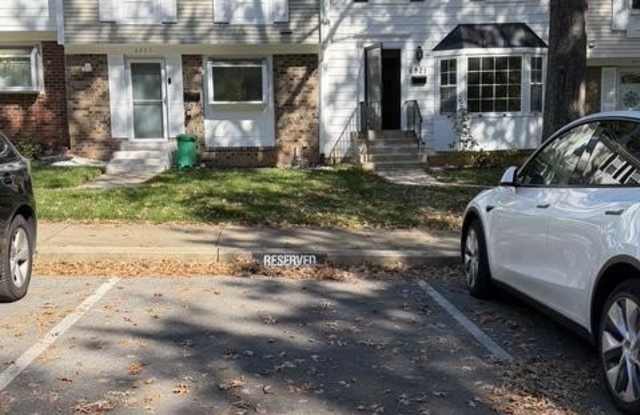 6921 WOODSTREAM Lane Gallery 2