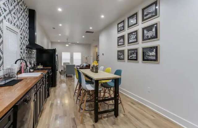 Room in 3 Bedroom Home at English Ave NW Gallery 2