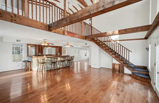 EXPANSIVE SINGLE-FAMILY HOME IN COLONIAL BEACH photos photos EXPANSIVE SINGLE-FAMILY HOME IN COLONIAL BEACH photos photos