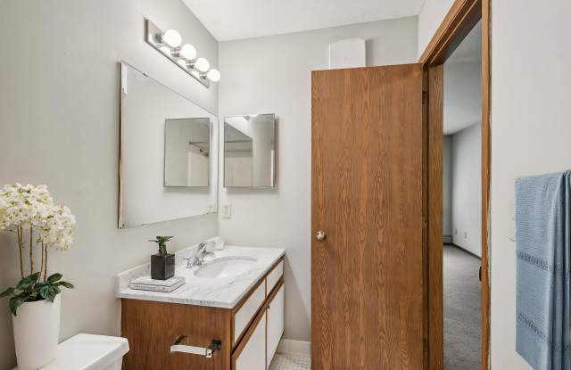 Cloverleaf Park Apartments Gallery 4