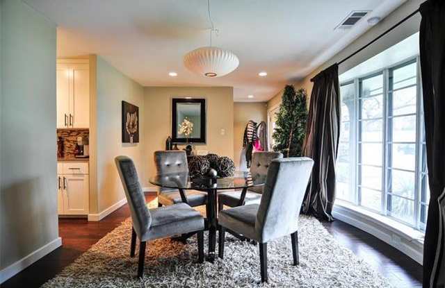 909 Knott Place Gallery 2