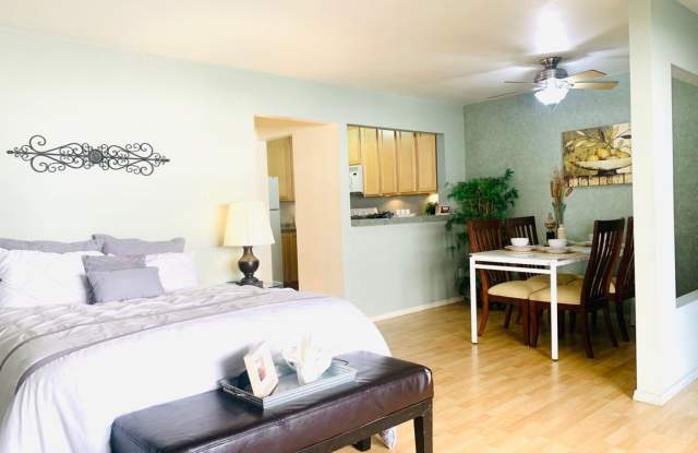 BEAUTIFUL CONDO! 2 MINUTE WALK TO CAMPUS! photos photos