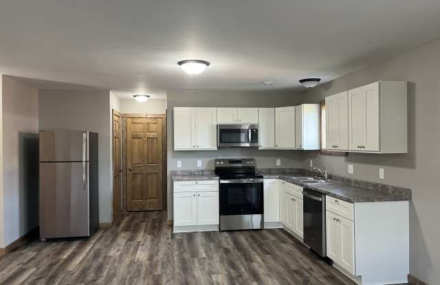 650 Luiken Street - 2 photos photos