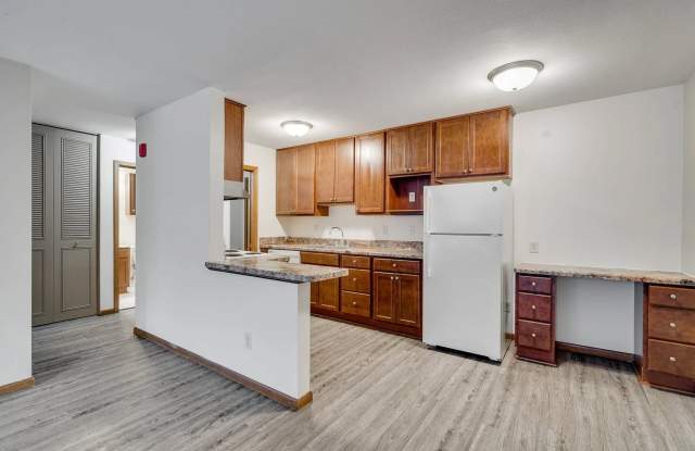 Bryant Manor Apartments Gallery 2