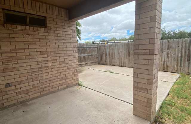 1409 W Fig Ave photos photos