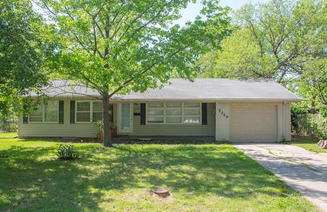 3 bedroom ~ Great Location! photos photos