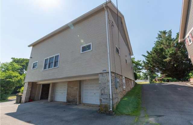 6350 Robin Lane Gallery 2
