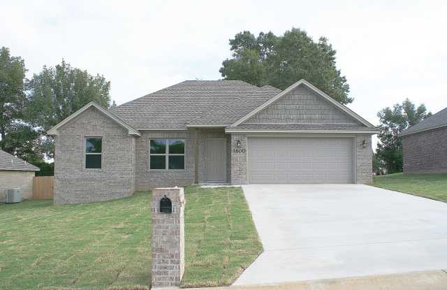 1600 Rehoboth Dr! Searcy West End Home photos photos