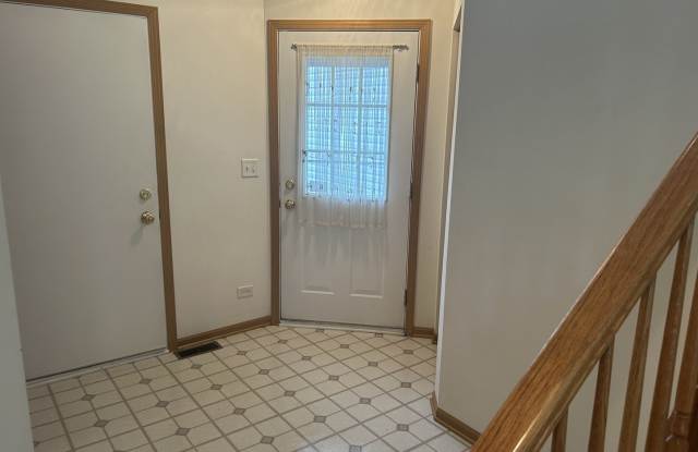 2482 Stoughton Circle Gallery 2