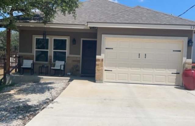 125 Lakeview Ct - 125 Lakeview Ct, Canyon Lake, TX 78070