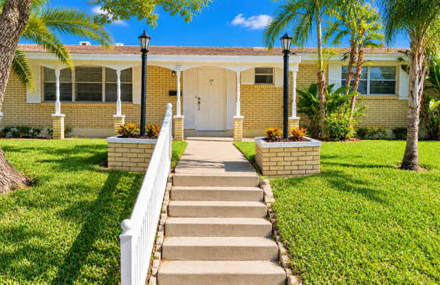 Enjoy Beachside Living In The Heart Of Ormond Beach Gallery 3
