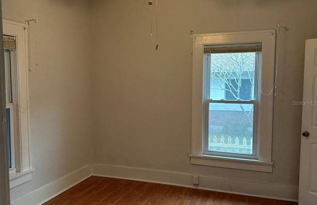 1009 15TH AVENUE S Gallery 4