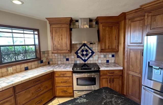 Beautiful 3 Bedroom, 3 Bathroom, Available Now!! photos photos