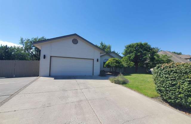 401 Shaw St - 401 Shaw Street, Richland, WA 99354